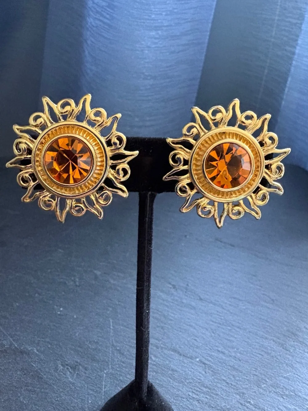 NIB Vintage K.J.L. by Kenneth Jay Lane Etruscan Sunburst Amber Clip-On Earrings - Picture 2 of 7